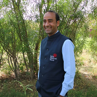 Hariom Sharma — Licensed Guide, India Personal Tours