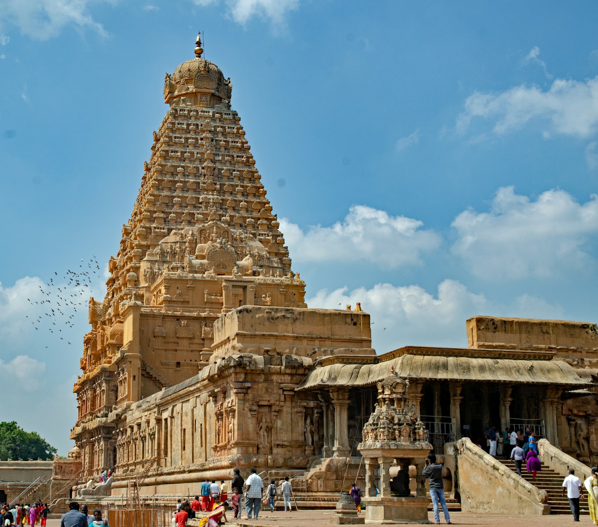 Brihadeeswarar Temple — Thanjavur, Tamil Nadu
